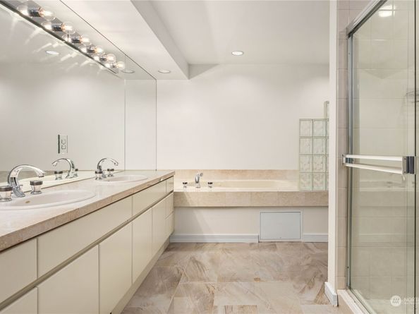 1231 5th Avenue N 204, Seattle WA 98109