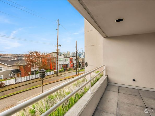 1231 5th Avenue N 204, Seattle WA 98109