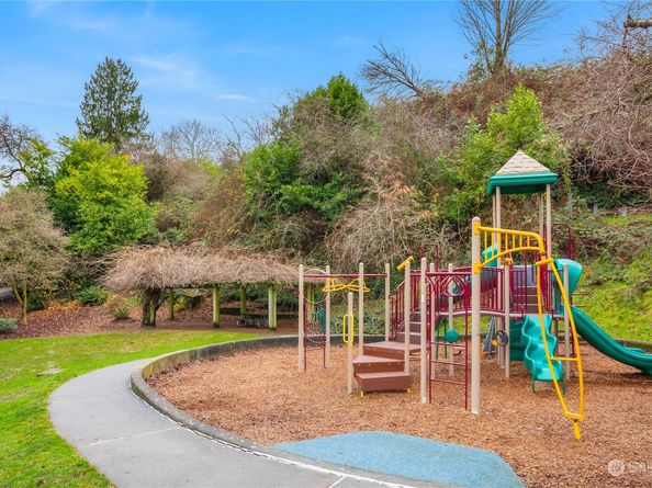 1231 5th Avenue N 204, Seattle WA 98109