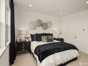 10828 (HS 82) 120TH Lane NE B, Kirkland WA 98033