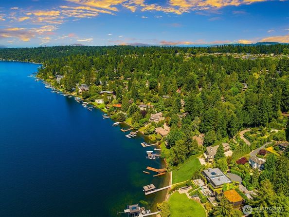 Undisclosed Address #2400769, Mercer Island WA 98040