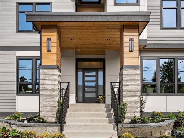 2526 35th Avenue W, Seattle WA 98199