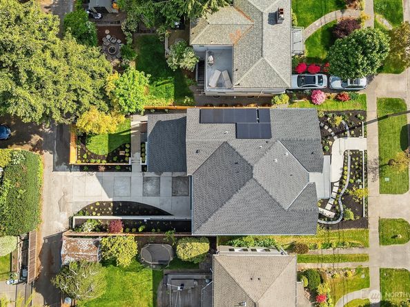 2526 35th Avenue W, Seattle WA 98199
