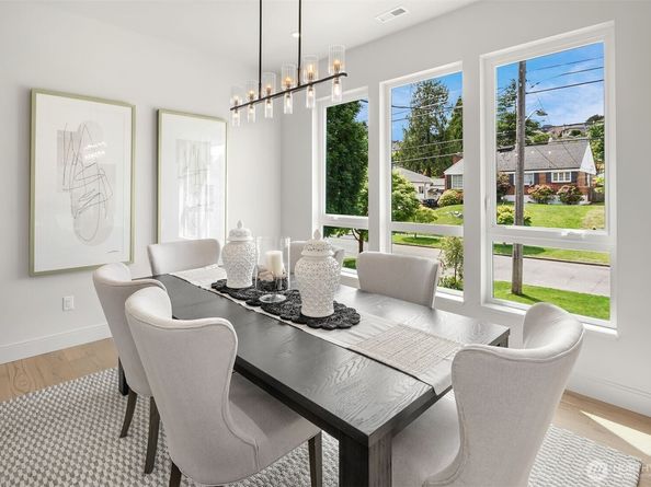 2526 35th Avenue W, Seattle WA 98199