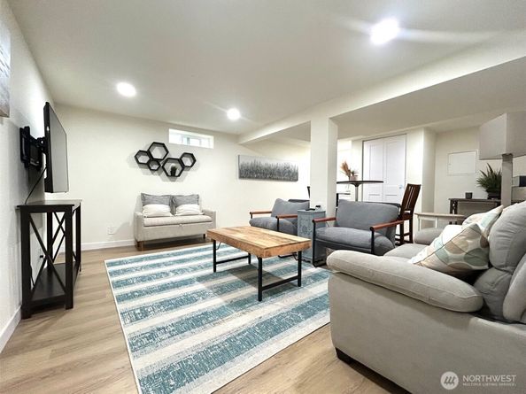 7353 29th Avenue SW, Seattle WA 98126