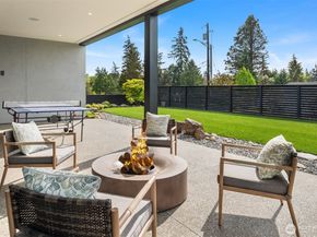 1032 89th Avenue NE, Bellevue WA 98004