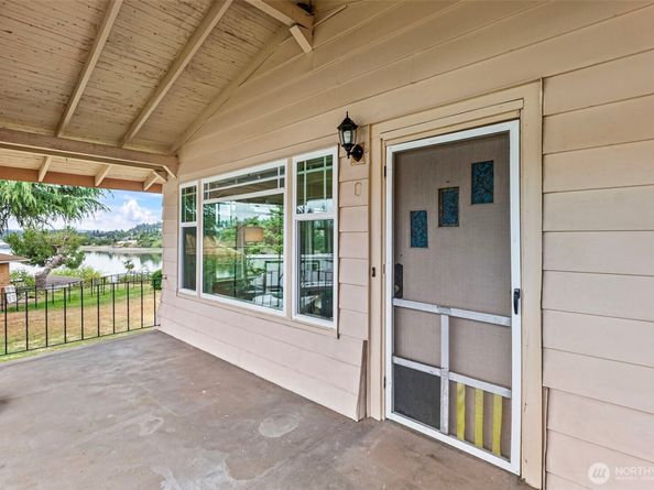 1000 Bridgeview Lane, Bremerton WA 98337