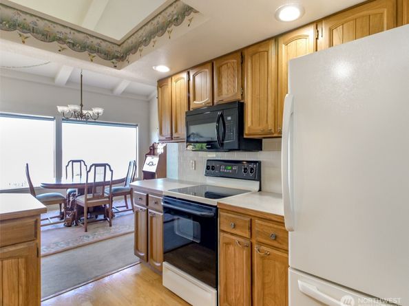28313 Redondo Way S 304, Des Moines WA 98198