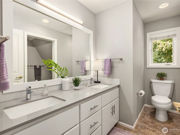 12168 Viewcrest Place NE, Bainbridge Island WA 98110