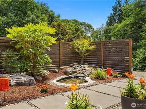 12168 Viewcrest Place NE, Bainbridge Island WA 98110