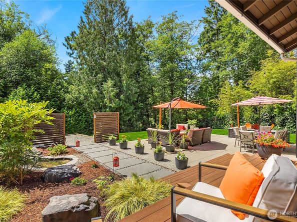 12168 Viewcrest Place NE, Bainbridge Island WA 98110