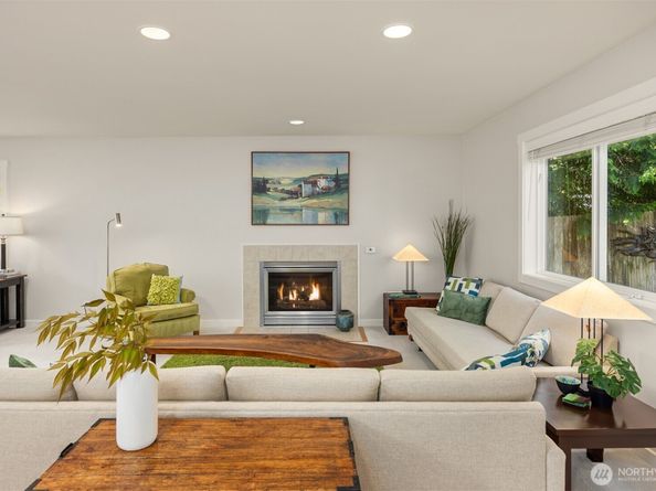 12168 Viewcrest Place NE, Bainbridge Island WA 98110