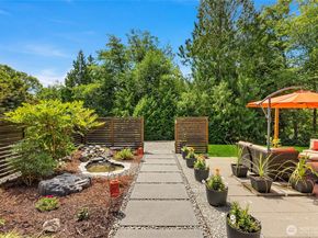 12168 Viewcrest Place NE, Bainbridge Island WA 98110