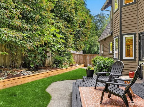 12168 Viewcrest Place NE, Bainbridge Island WA 98110