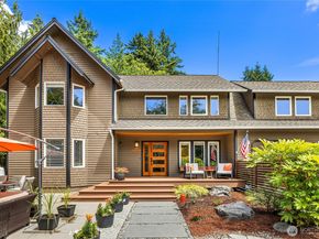 12168 Viewcrest Place NE, Bainbridge Island WA 98110