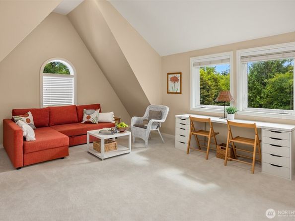 12168 Viewcrest Place NE, Bainbridge Island WA 98110