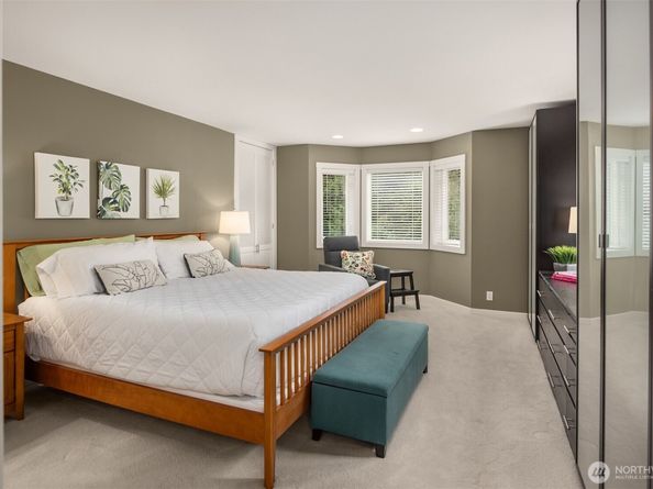 12168 Viewcrest Place NE, Bainbridge Island WA 98110