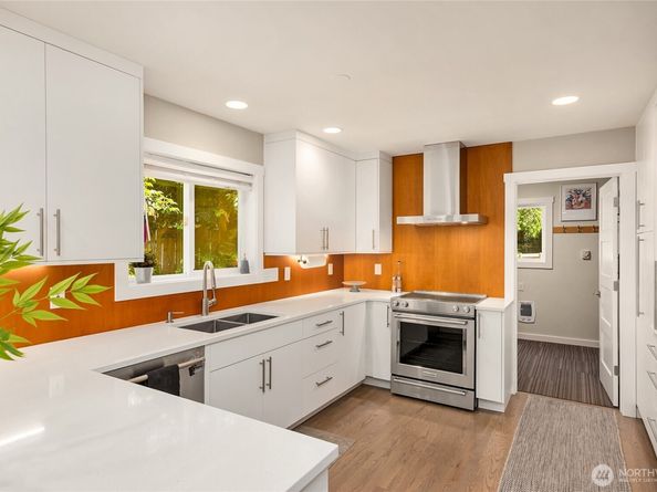 12168 Viewcrest Place NE, Bainbridge Island WA 98110