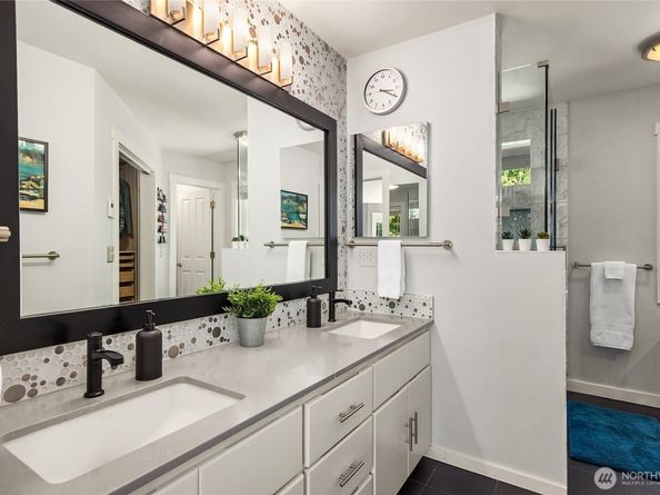 12168 Viewcrest Place NE, Bainbridge Island WA 98110