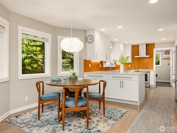 12168 Viewcrest Place NE, Bainbridge Island WA 98110