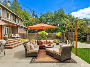12168 Viewcrest Place NE, Bainbridge Island WA 98110