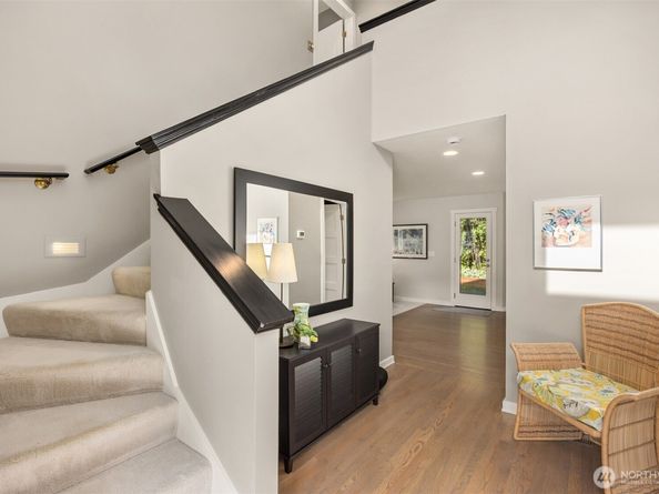 12168 Viewcrest Place NE, Bainbridge Island WA 98110