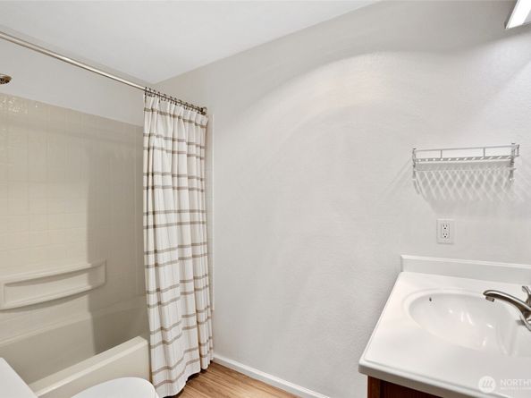 12742 NE 116th Lane J23, Kirkland WA 98034