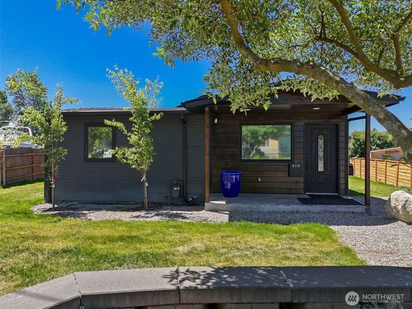 2117 NE 6th Place, Renton WA 98056