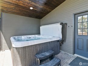 2117 NE 6th Place, Renton WA 98056