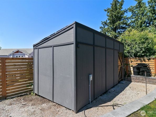 2117 NE 6th Place, Renton WA 98056