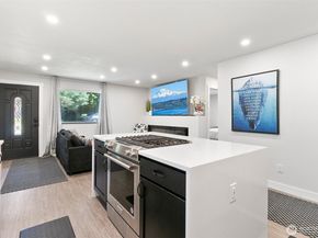 2117 NE 6th Place, Renton WA 98056
