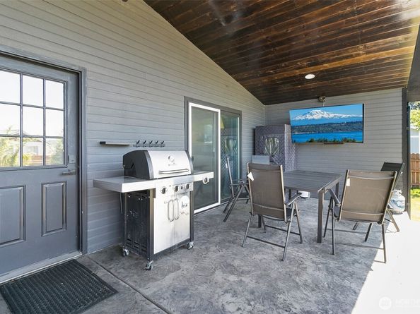2117 NE 6th Place, Renton WA 98056