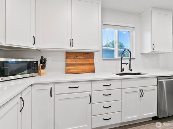 2117 NE 6th Place, Renton WA 98056