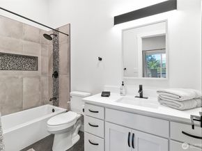 2117 NE 6th Place, Renton WA 98056
