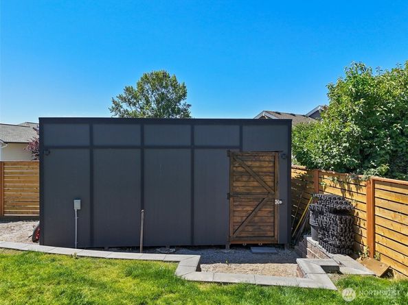 2117 NE 6th Place, Renton WA 98056