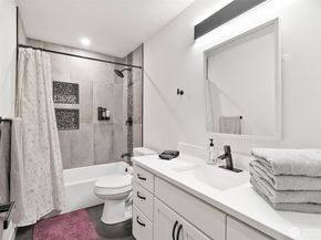 2117 NE 6th Place, Renton WA 98056