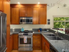 2035 Eastlake Avenue E 301, Seattle WA 98102