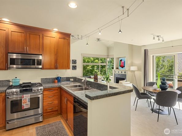 2035 Eastlake Avenue E 301, Seattle WA 98102