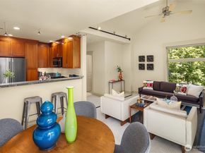 2035 Eastlake Avenue E 301, Seattle WA 98102