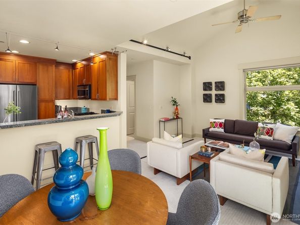 2035 Eastlake Avenue E 301, Seattle WA 98102