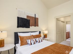 2035 Eastlake Avenue E 301, Seattle WA 98102