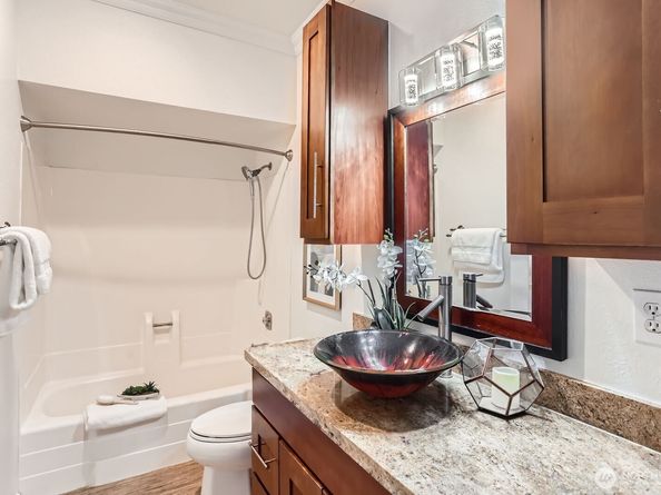 14547 NE 40th St J302, Bellevue WA 98007