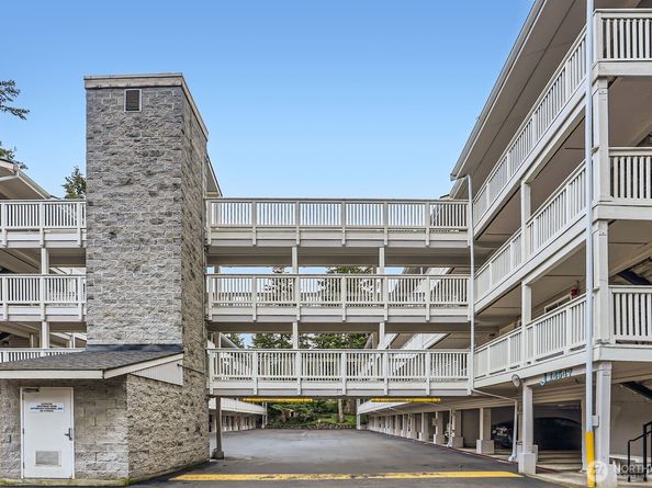 14547 NE 40th St J302, Bellevue WA 98007