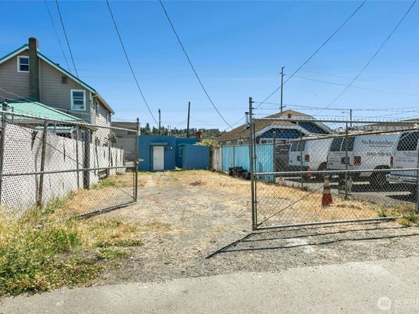 525 Central Avenue N, Kent WA 98032