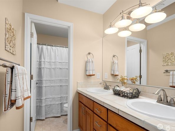 17524 214th Avenue NE, Woodinville WA 98077