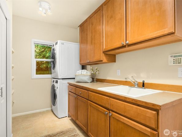 17524 214th Avenue NE, Woodinville WA 98077