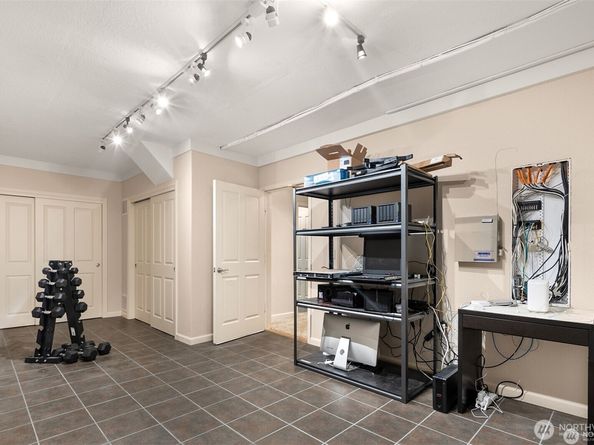 17524 214th Avenue NE, Woodinville WA 98077