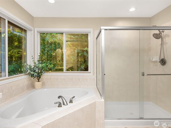 17524 214th Avenue NE, Woodinville WA 98077