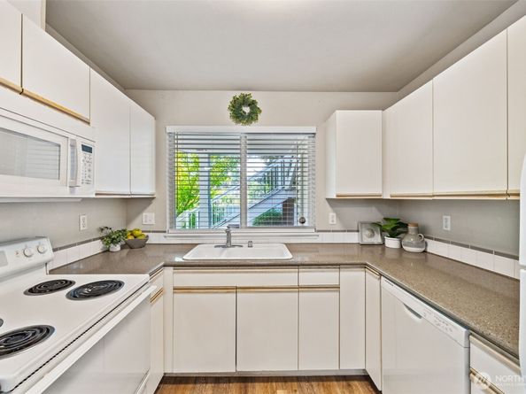 11130 SE 208th Street N101, Kent WA 98031