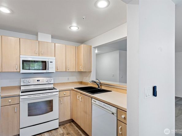 14007 NE 181st Street A102, Woodinville WA 98072